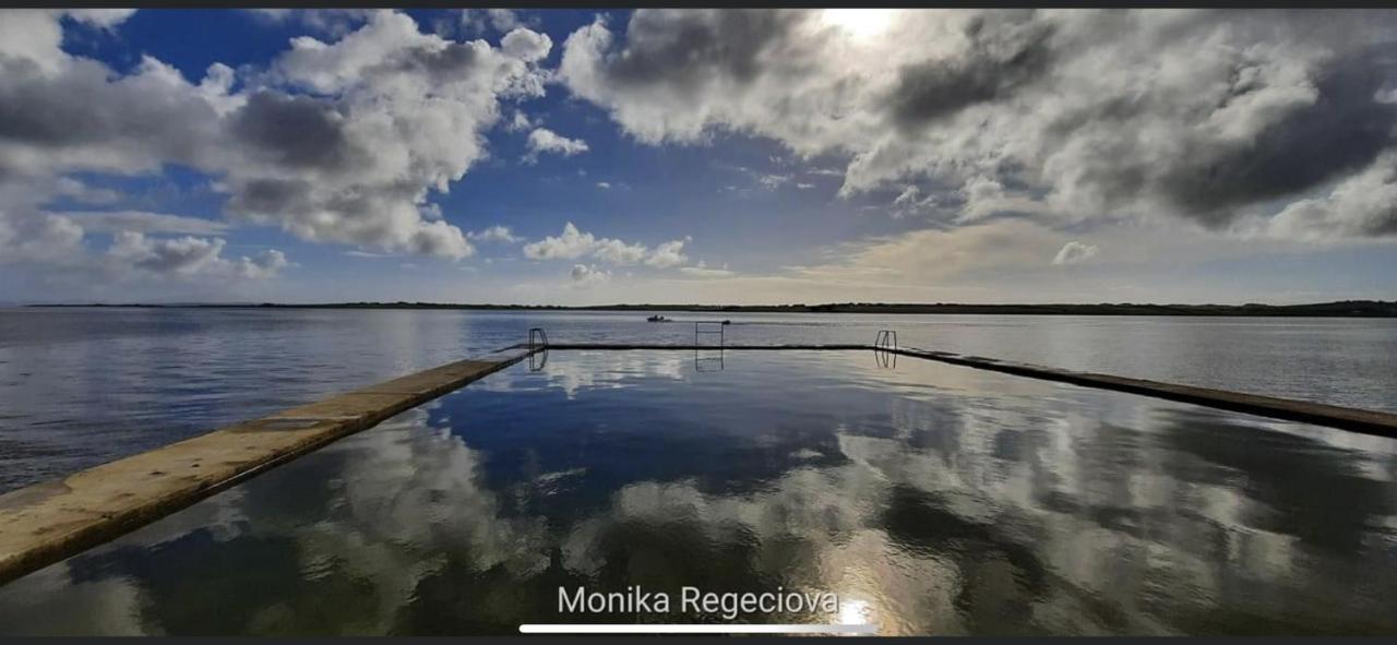 Seascape On The Edge Of Town: 4 Beds All Ensuite. Belmullet Exteriör bild