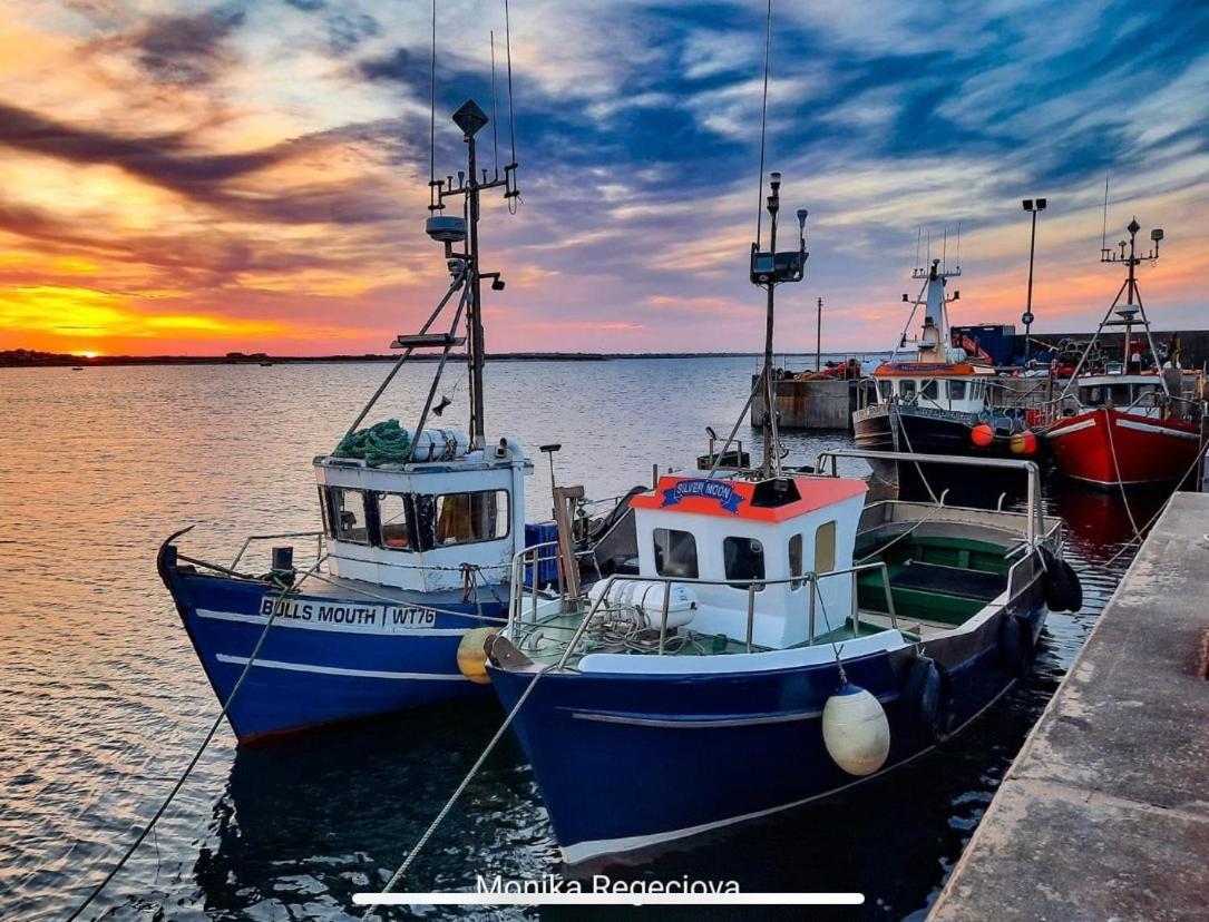 Seascape On The Edge Of Town: 4 Beds All Ensuite. Belmullet Exteriör bild