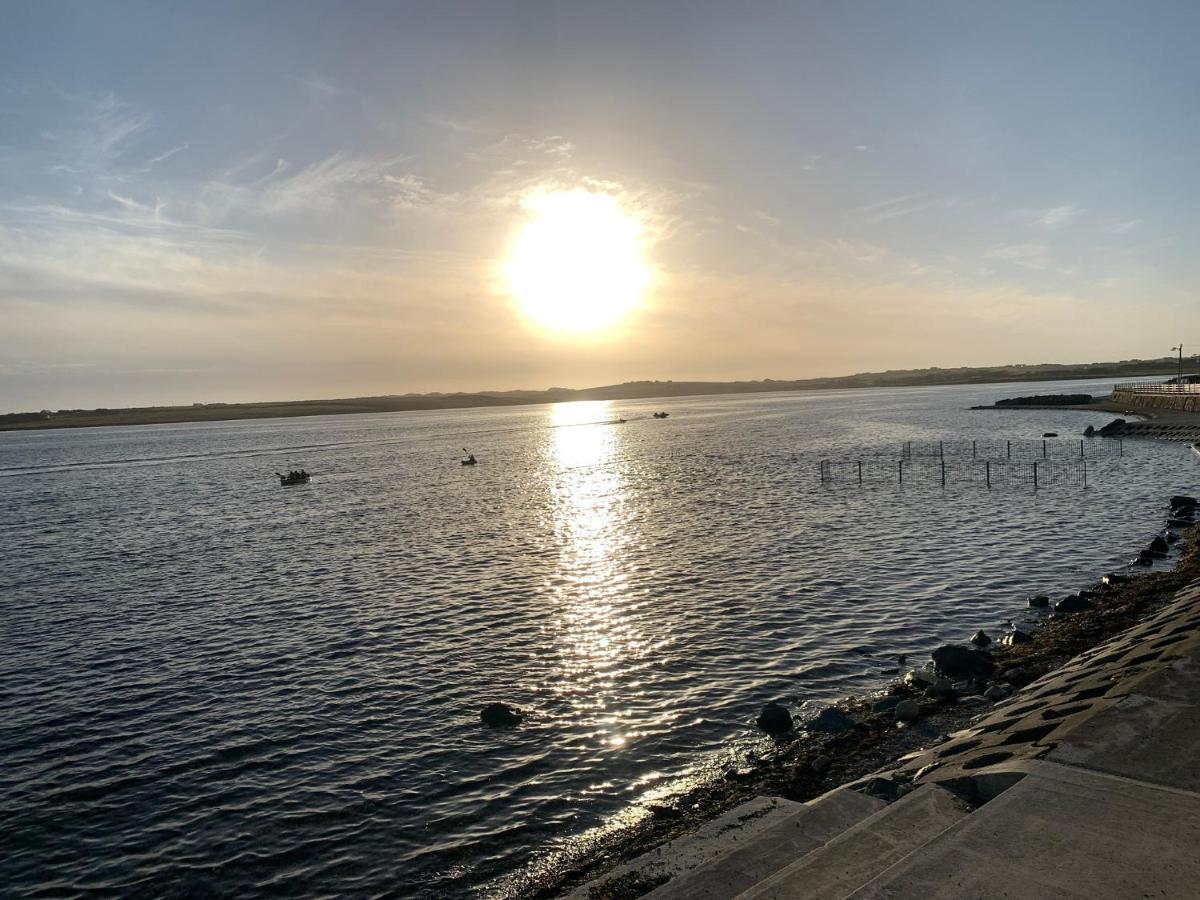 Seascape On The Edge Of Town: 4 Beds All Ensuite. Belmullet Exteriör bild