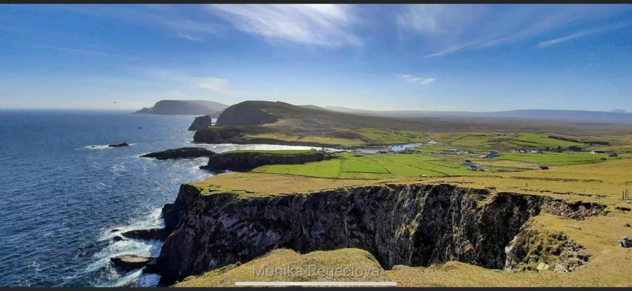 Seascape On The Edge Of Town: 4 Beds All Ensuite. Belmullet Exteriör bild