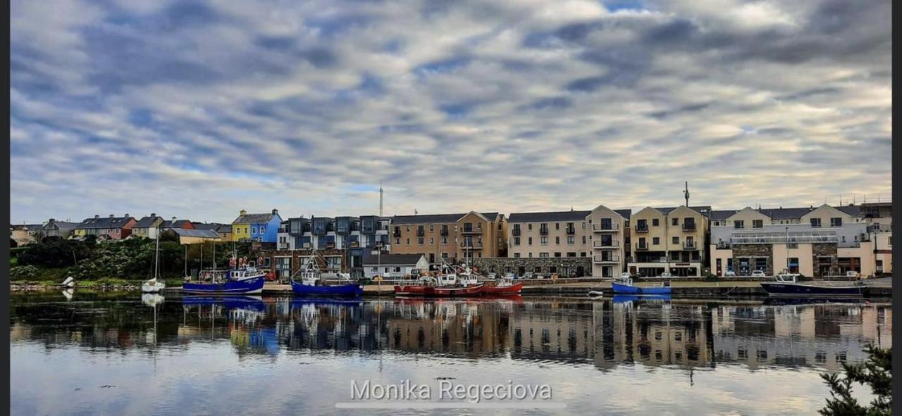Seascape On The Edge Of Town: 4 Beds All Ensuite. Belmullet Exteriör bild